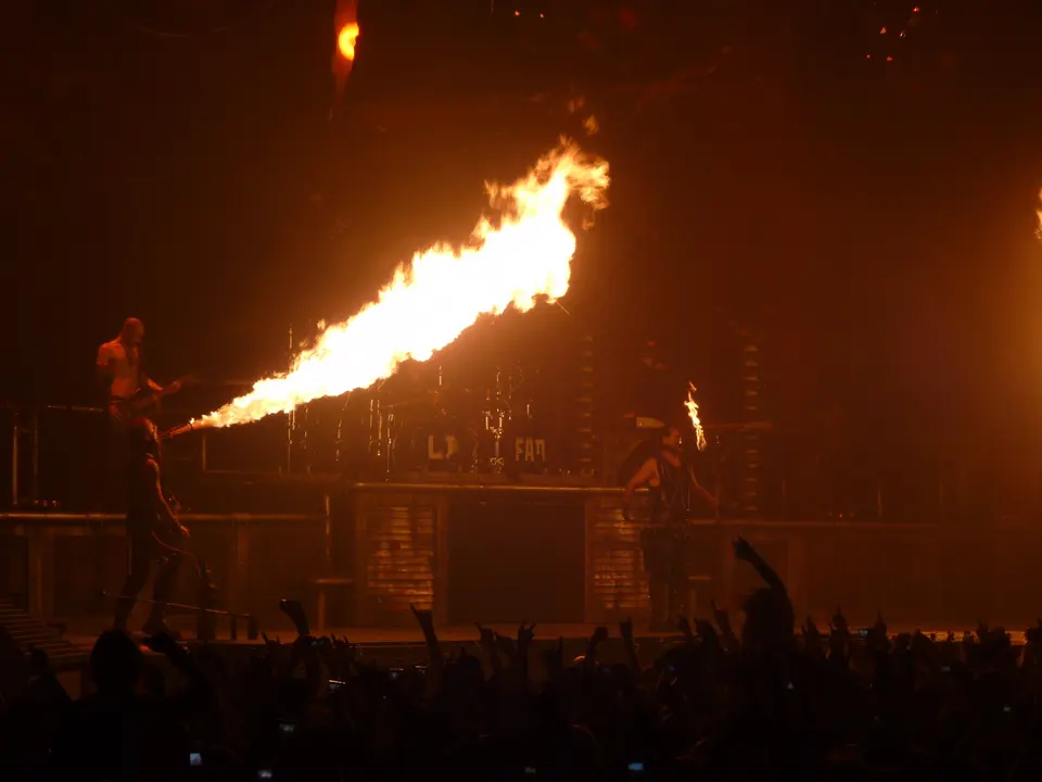 Guitare lance-flammes