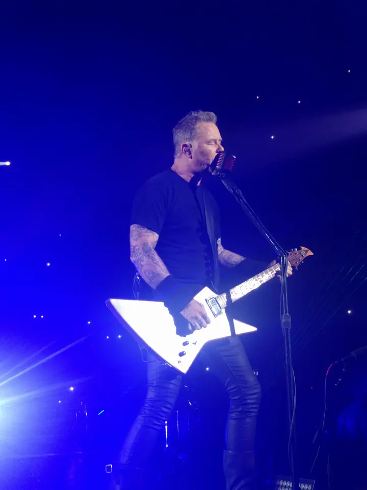 Hetfield, sol LED et ciel étoilé