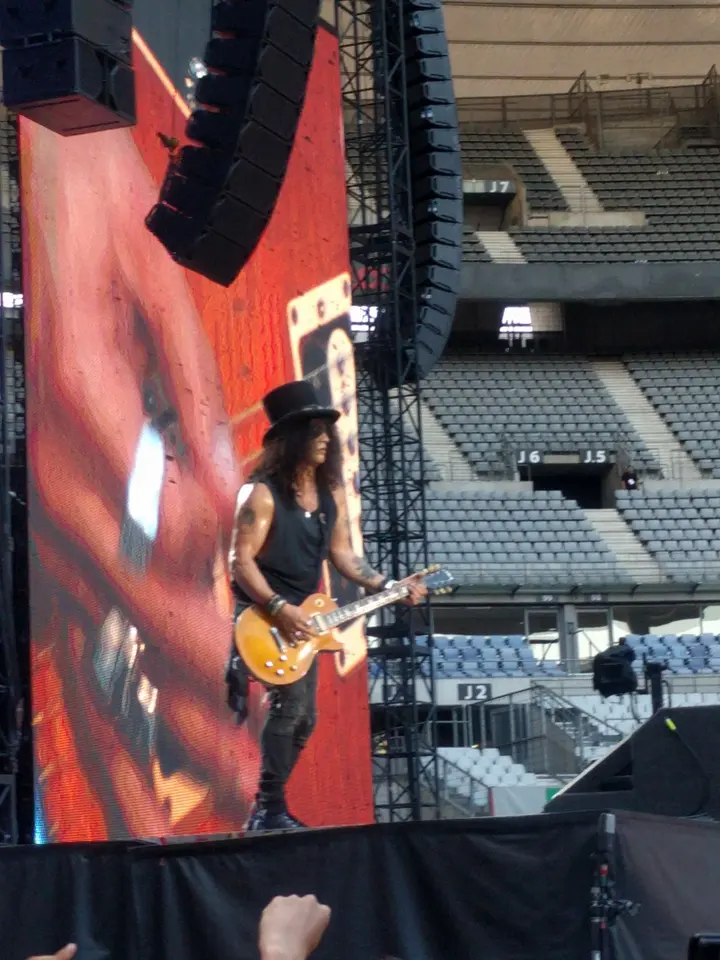 Slash, haut-de-forme et Les Paul