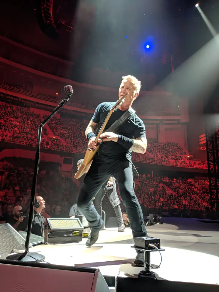 Hetfield en pleine rythmique