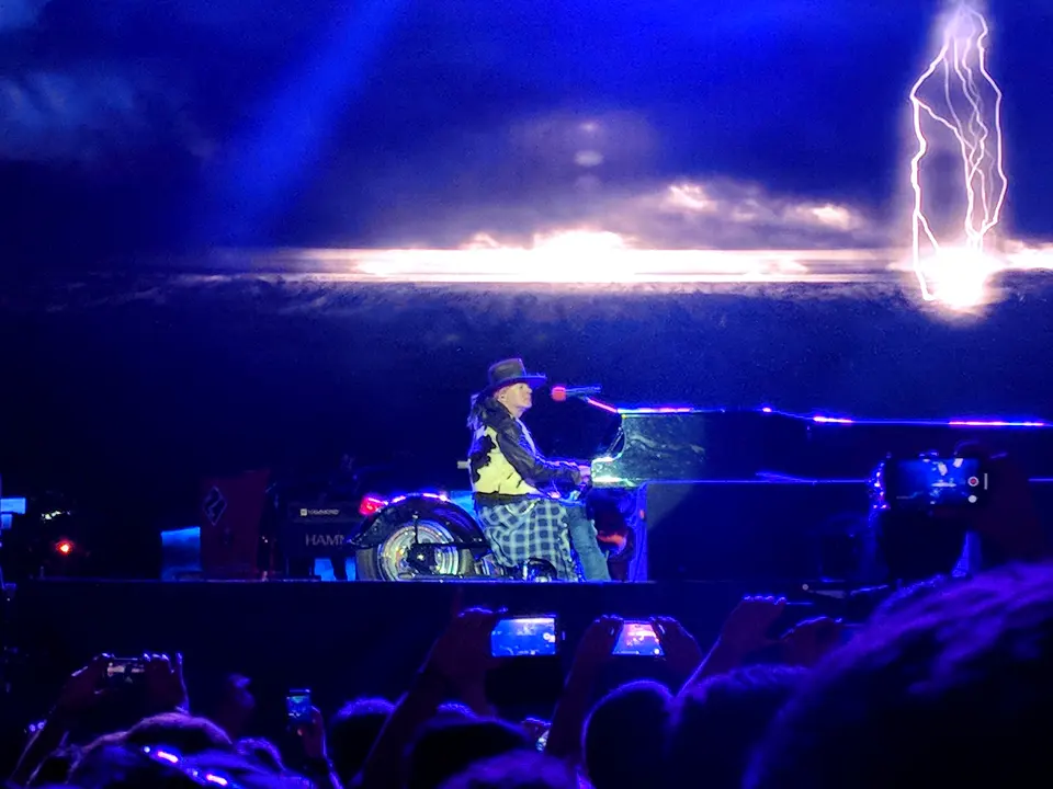 Axl au piano, orage sur l'écran