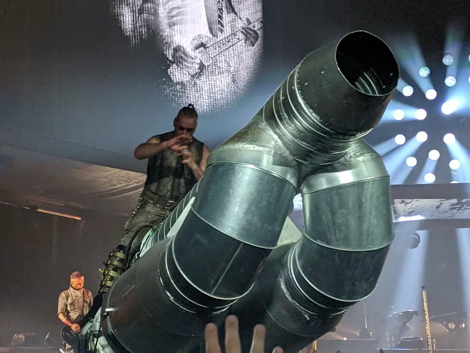 Till chevauche le canon, Pussy
