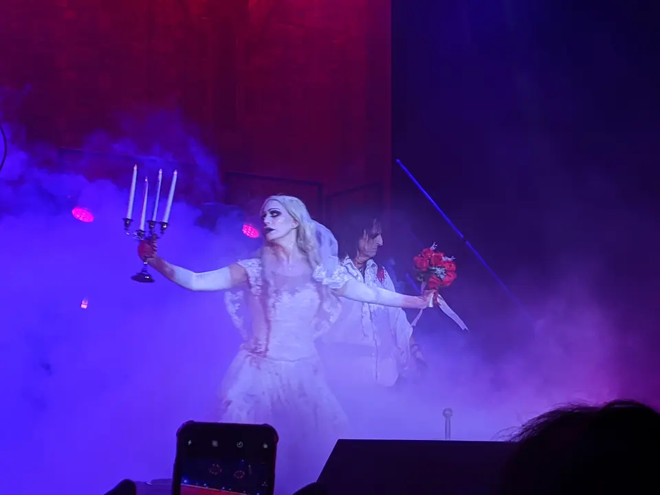 La mariée et ses chandeliers