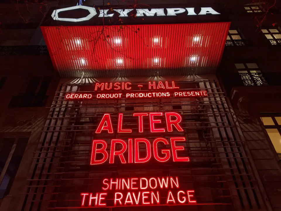 L'Olympia en lettres rouges