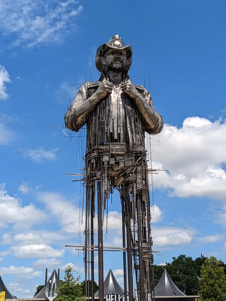 La statue géante de Lemmy