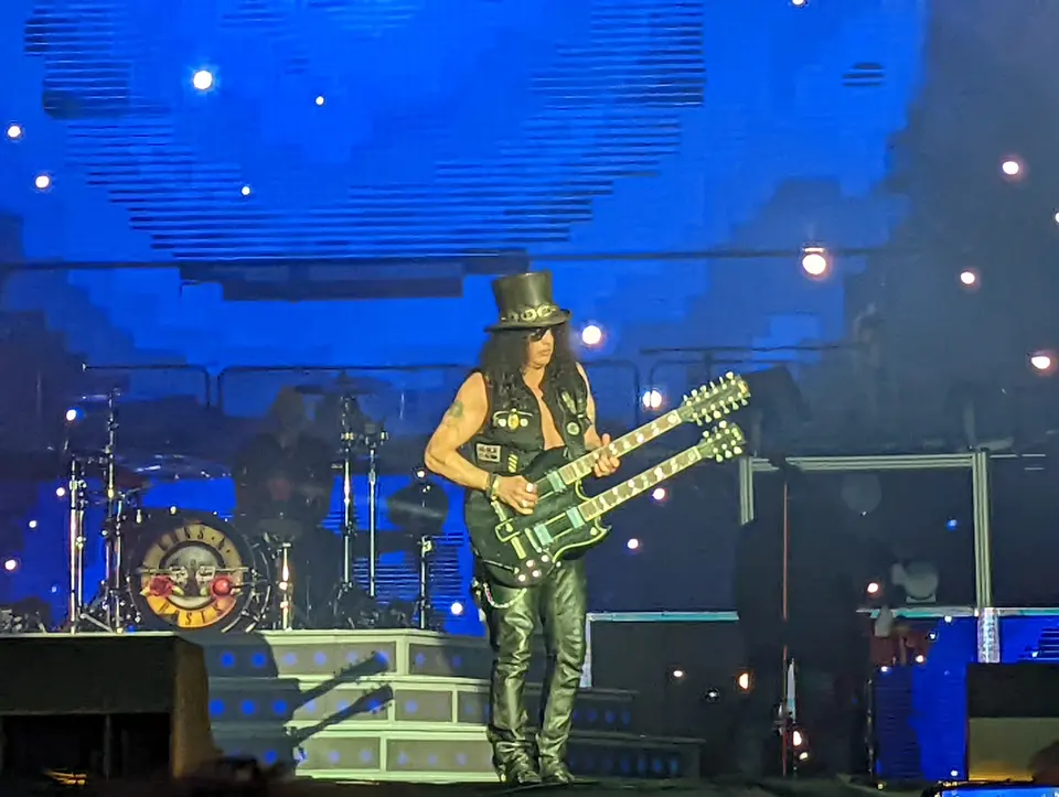 Slash et sa double manche