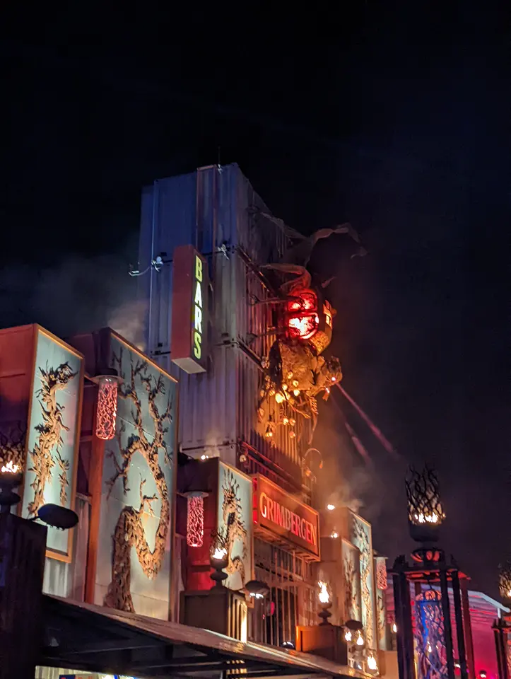 Hell City Square, la nuit