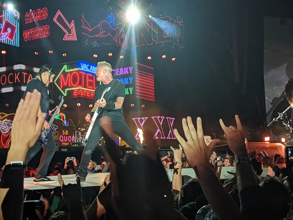 Cornes levées face à Hetfield