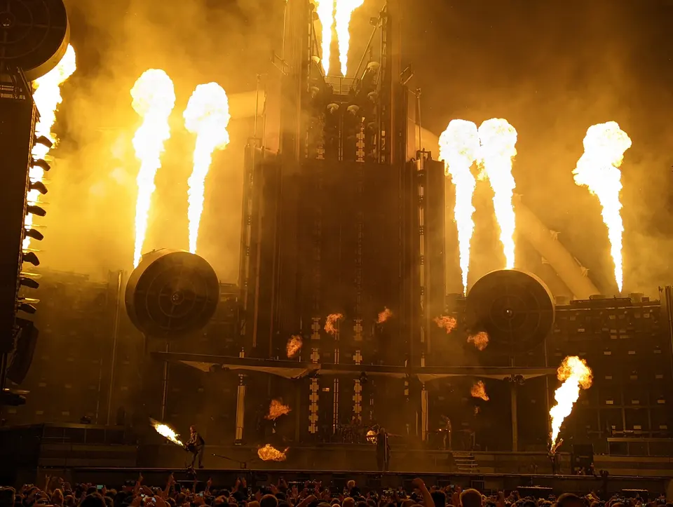 Colonnes de feu, chaleur au visage