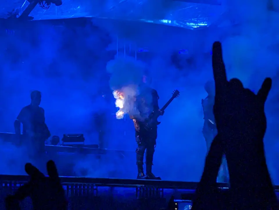Masques lance-flammes dans le bleu
