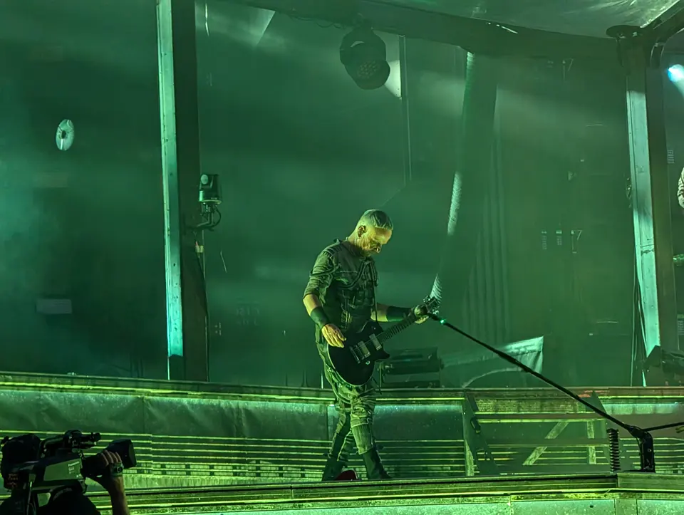Riff sous les néons verts