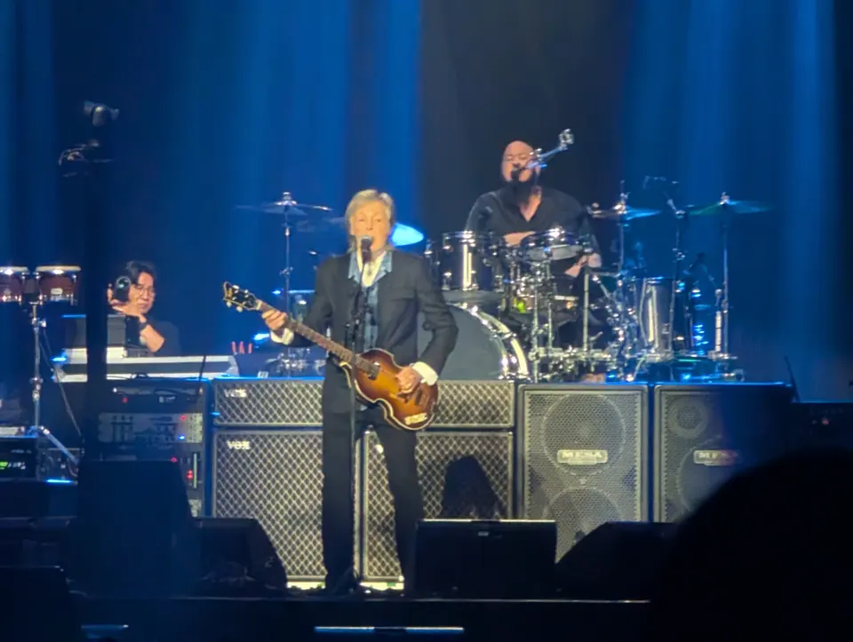Macca et sa basse Höfner