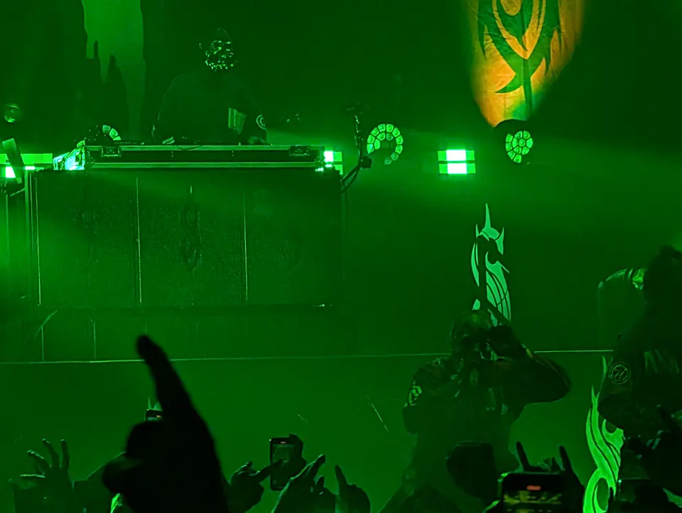 Ambiance verte, logos lumineux