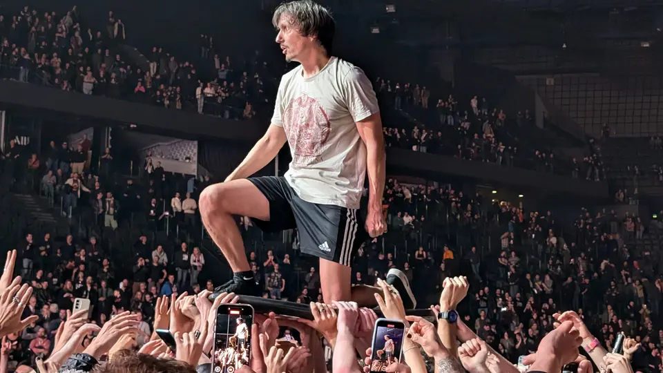 Porté par la foule de Bercy