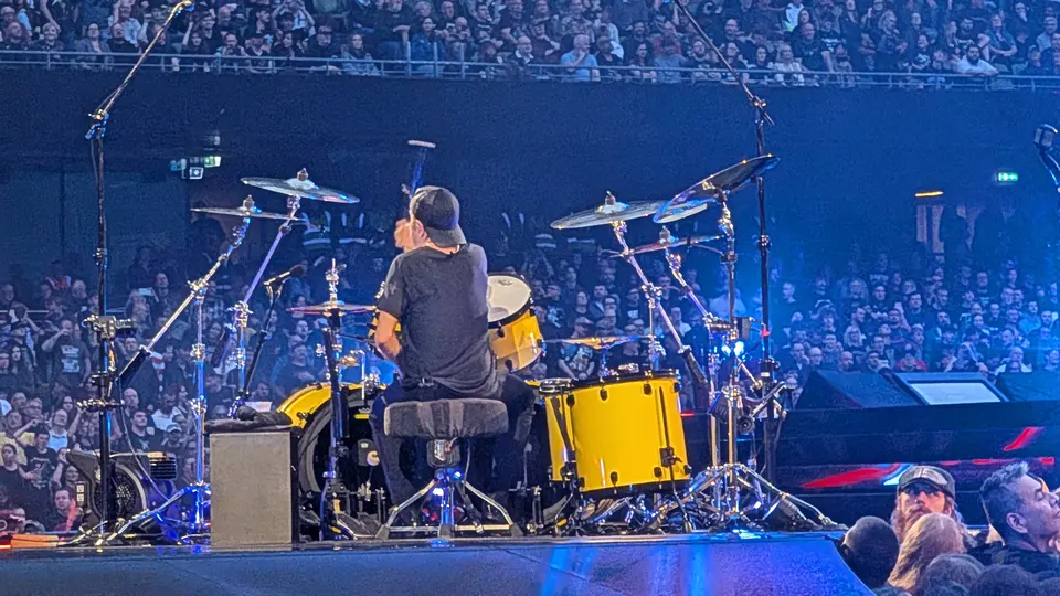 Lars Ulrich derrière ses fûts jaunes