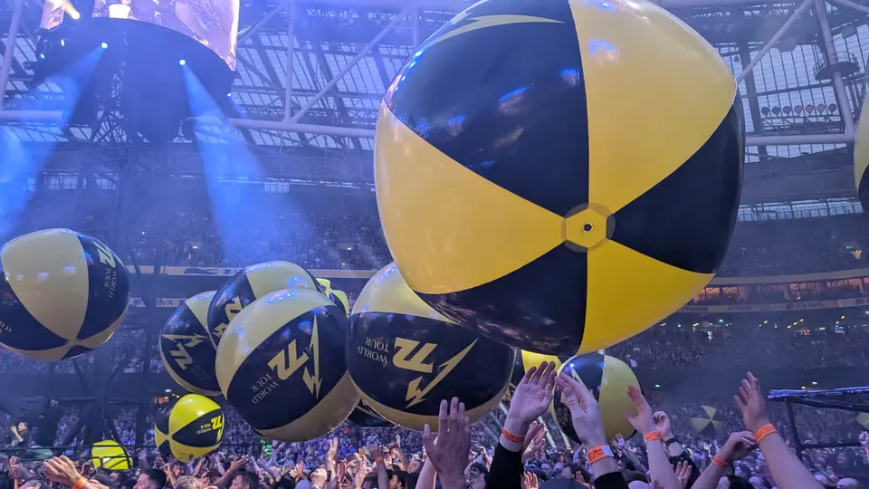 Pluie de ballons M72 sur la fosse
